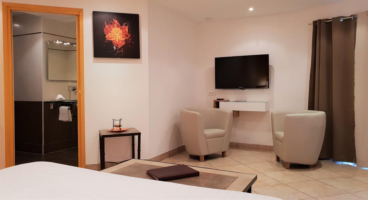Private - Adult Only 4*